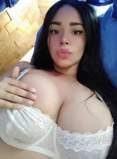 Drop an emoji if you find me attractive 💗 by kyzbella