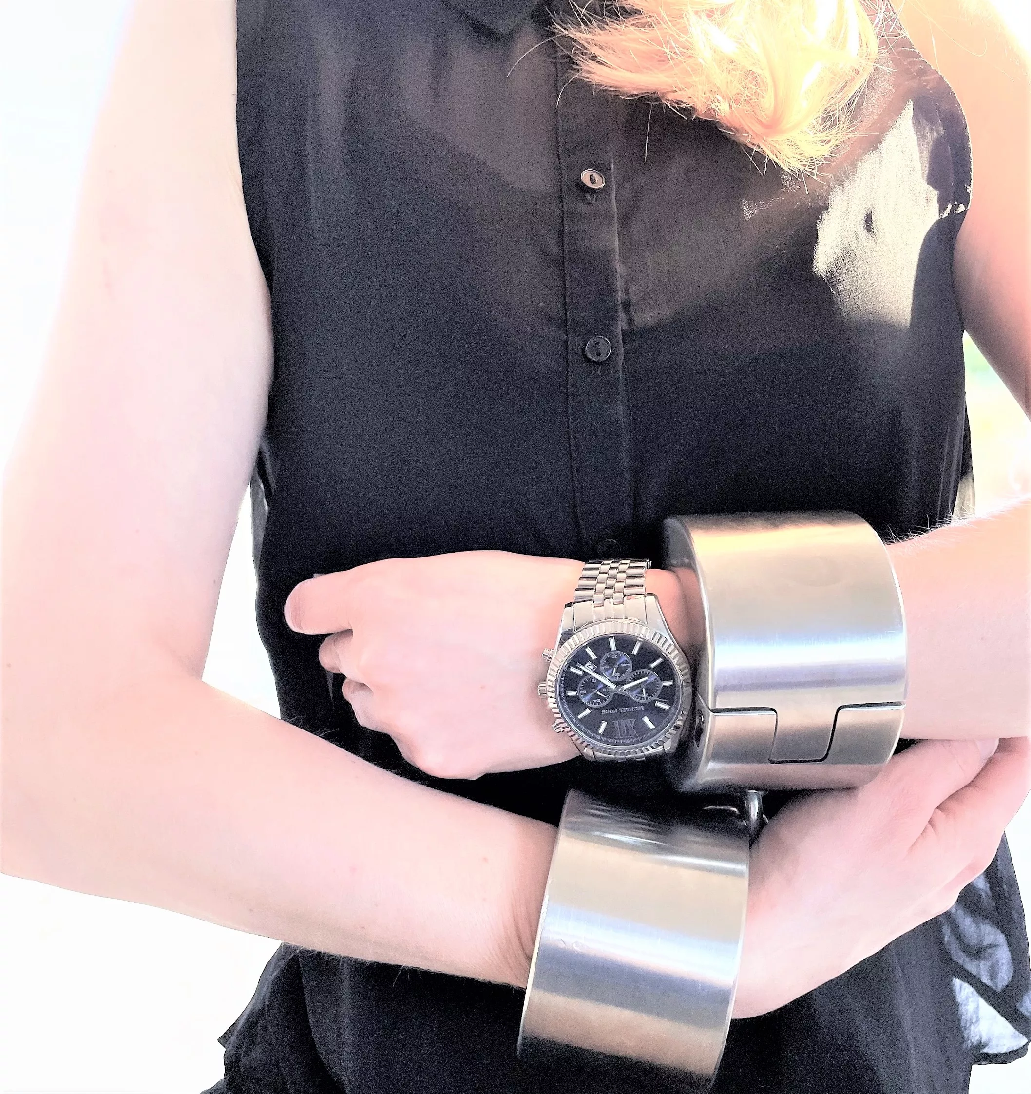 [F] My new ultra-heavy shackles - I struggle to lift my arms! posted by JessicaShackled