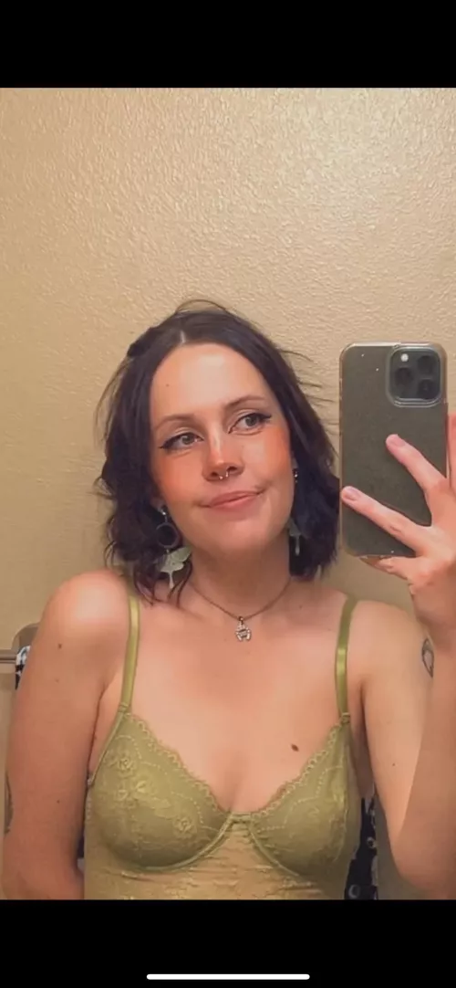 first post here :) just turned 18 by toggledownfall889