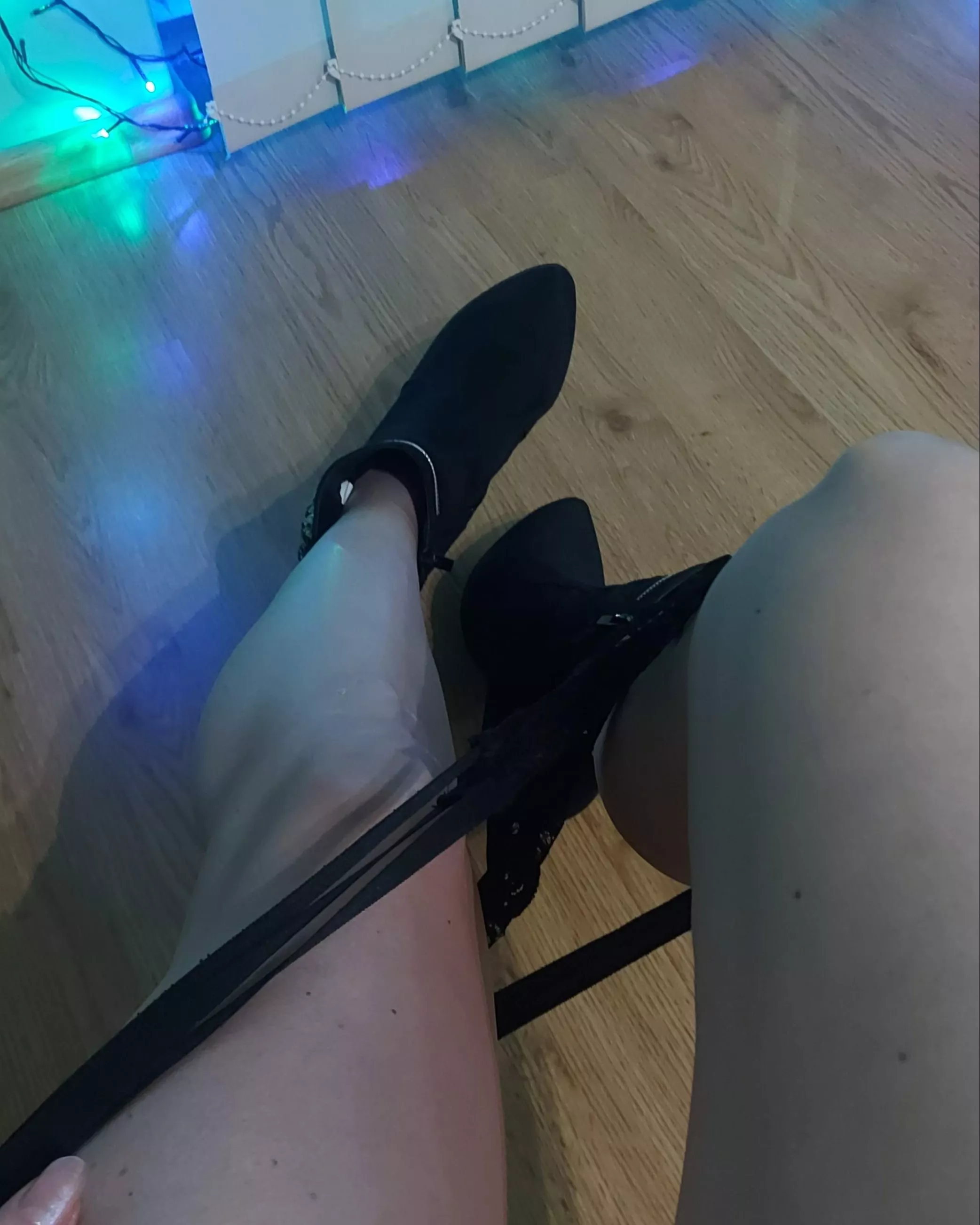 Gorgeous legs,heals, panties off... posted by LexyVelar