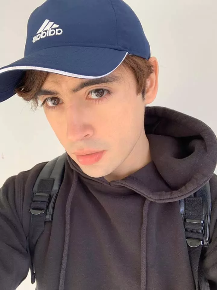 Hello guys! How’s your night going? posted by Rolynv