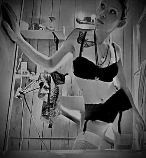 How do I look? by Artemis_Vix