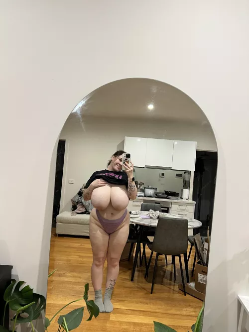 I love my hips so much by arifaith011