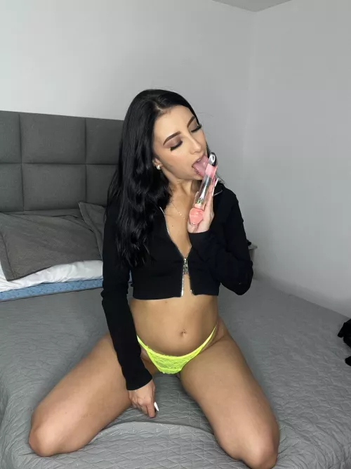 I love to wake you up with a blowjob 🥹 Cum have fun with me 😈 by Isamaria03
