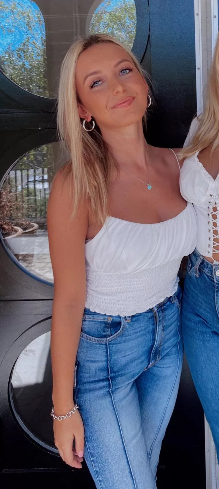 IUTR She's so hot posted by Freezer___