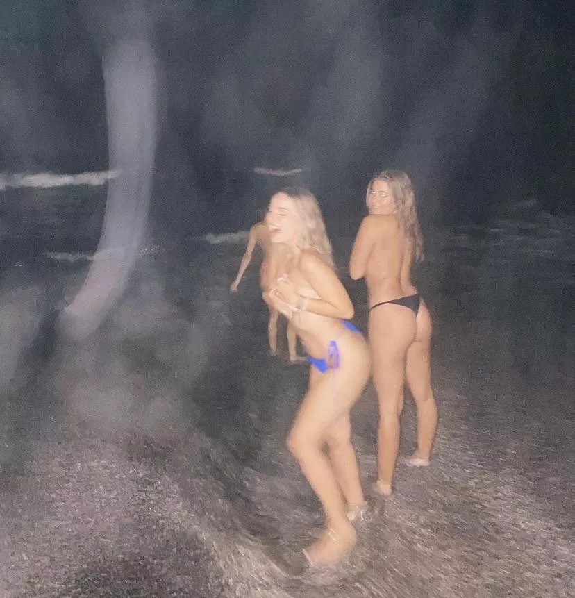 IUTR Skinny dipping posted by notmyrealname_007