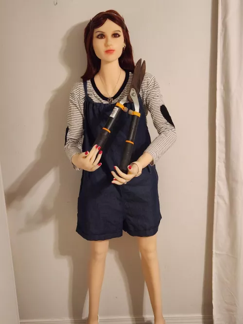 Katie says she is going to go work in the garden and later she wants to save a horse. Now where did I out my cowboy hat? by progeek07