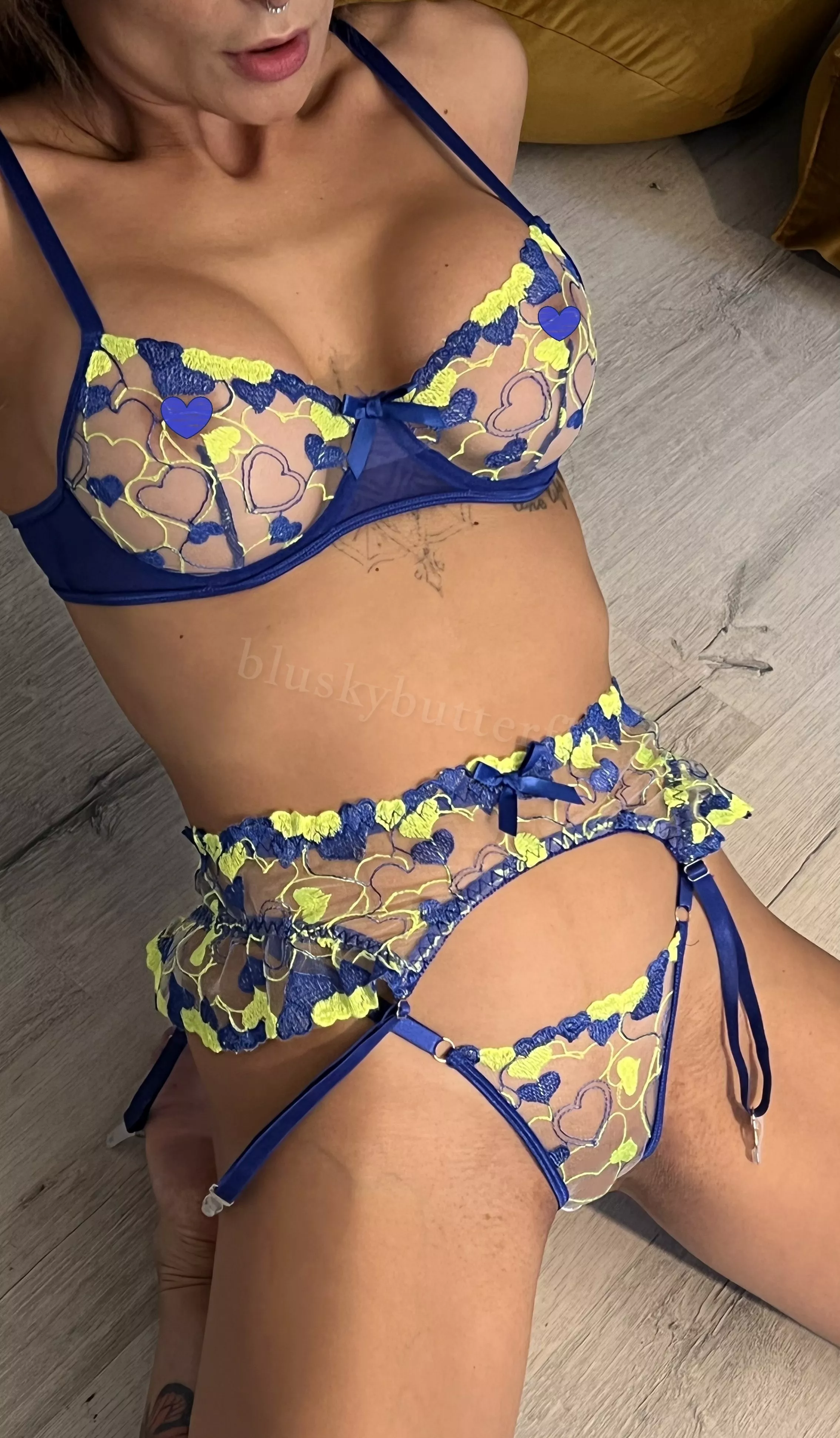 Looks better on me or on the floor? posted by Bluskybutterfly