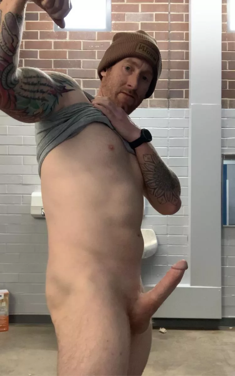 (M) My workouts haven’t been going to good lately, but I’m liking the gains. Any of you ladies want to be my workout partner shoot me a message posted by fitmaintenceginger