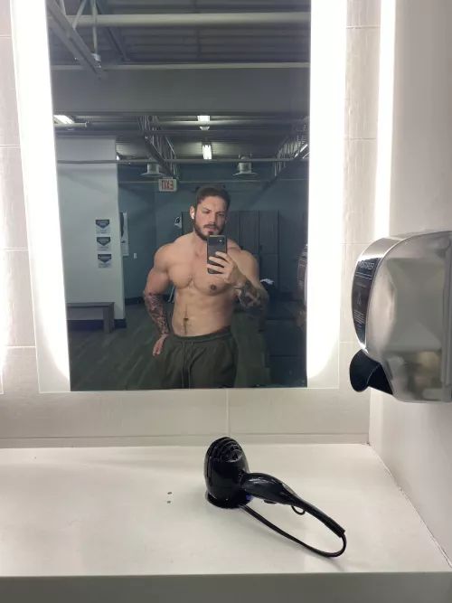 (M) showing off by youngboyrich123