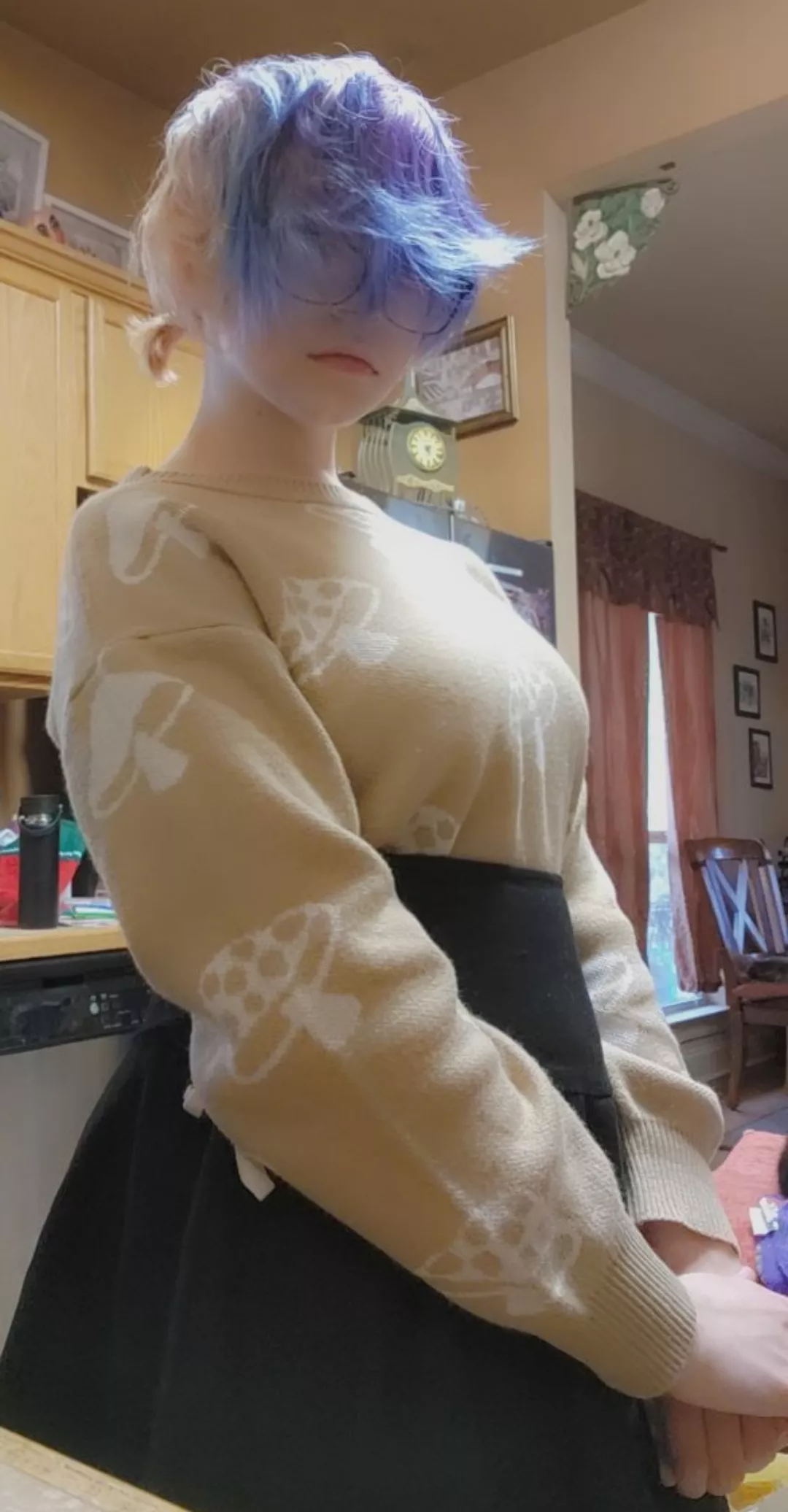 my hair has gotten long enough, I can put it in lil pigtails :D posted by little_liabilities