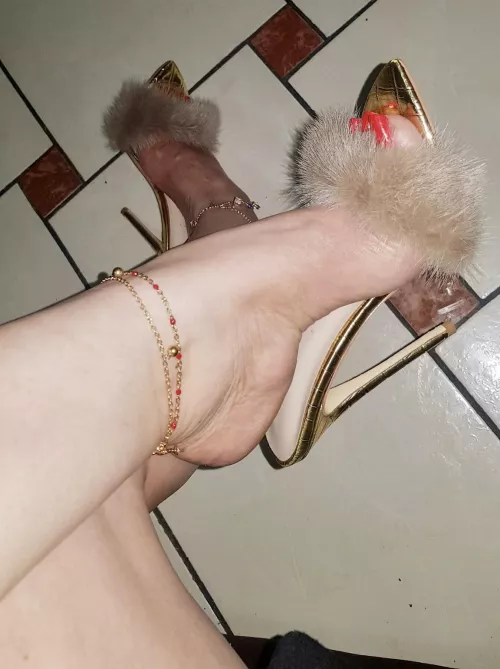 My MILF Feet In Fluffy Heels 🔥 by solesofsarah1