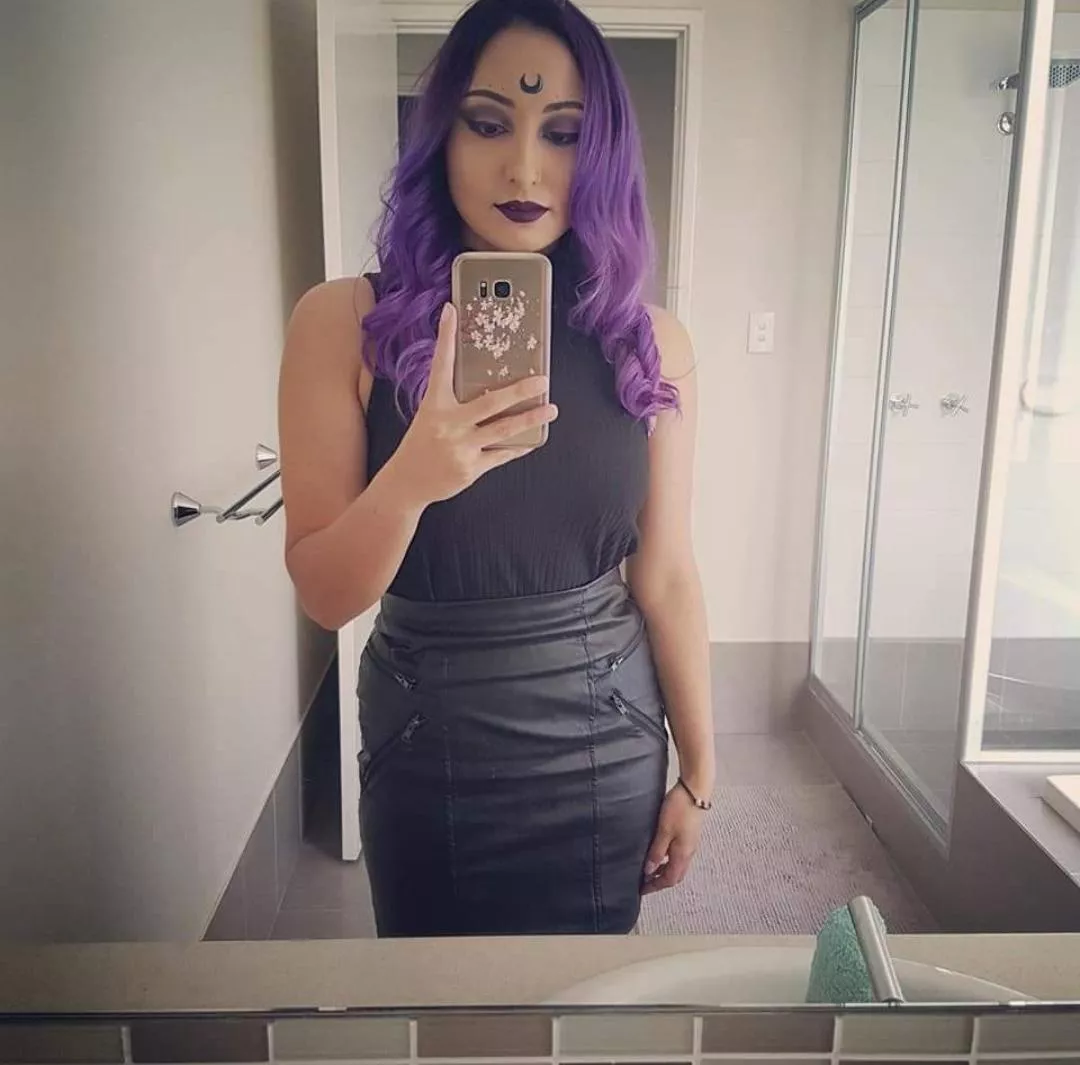 My witch hat was too small for my head 🤦🏽‍♀️💜 posted by lovelylily2_0hhh