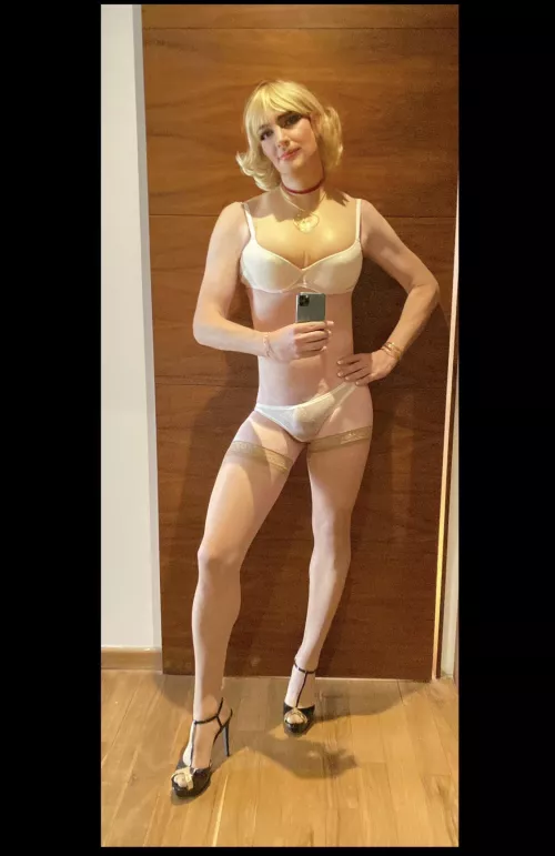 Ok someone got to say it, it’ll be me: I’m a pretty fuckable lady now🫦 by doblerei