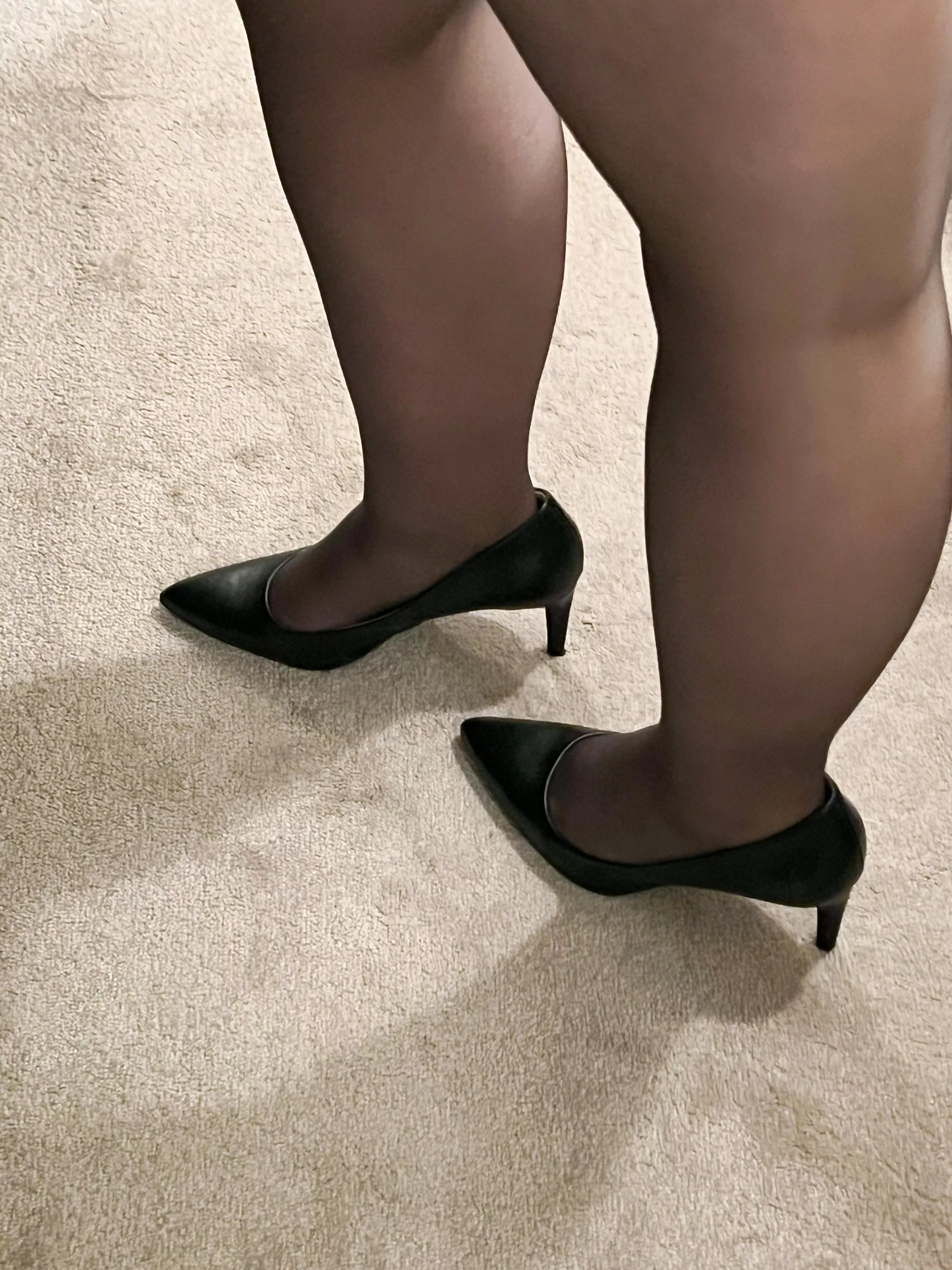 pantyhose plus a simple heel for a night out posted by softy2023
