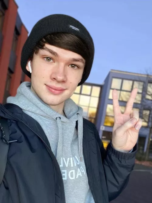 Peace! ✌🏻 by AidenMox