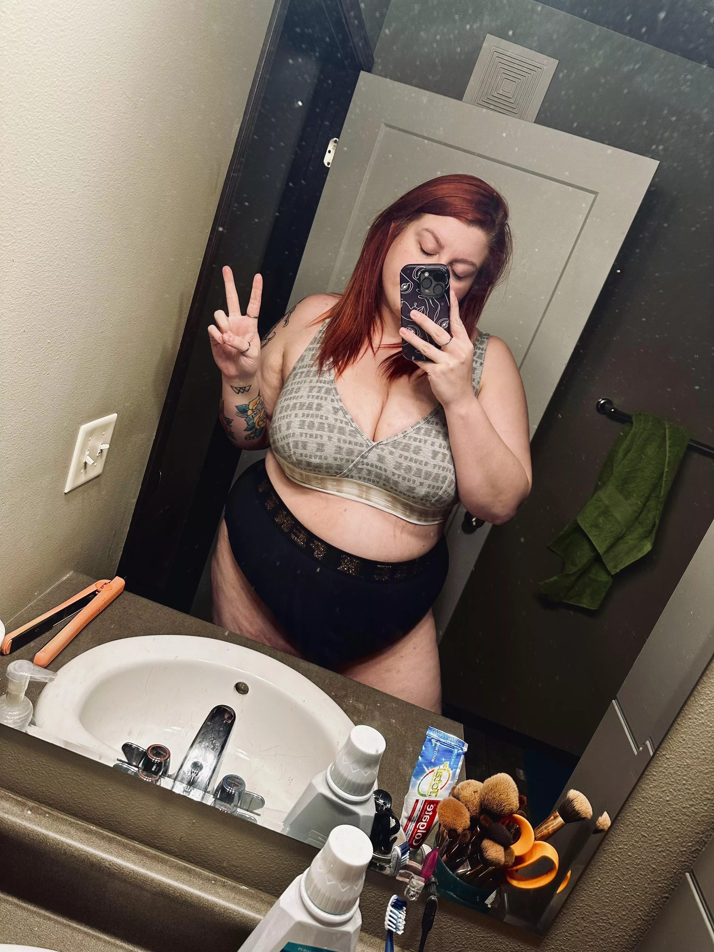 Ready for bed. Just need the big spoon. 👑🖤 posted by rumqween