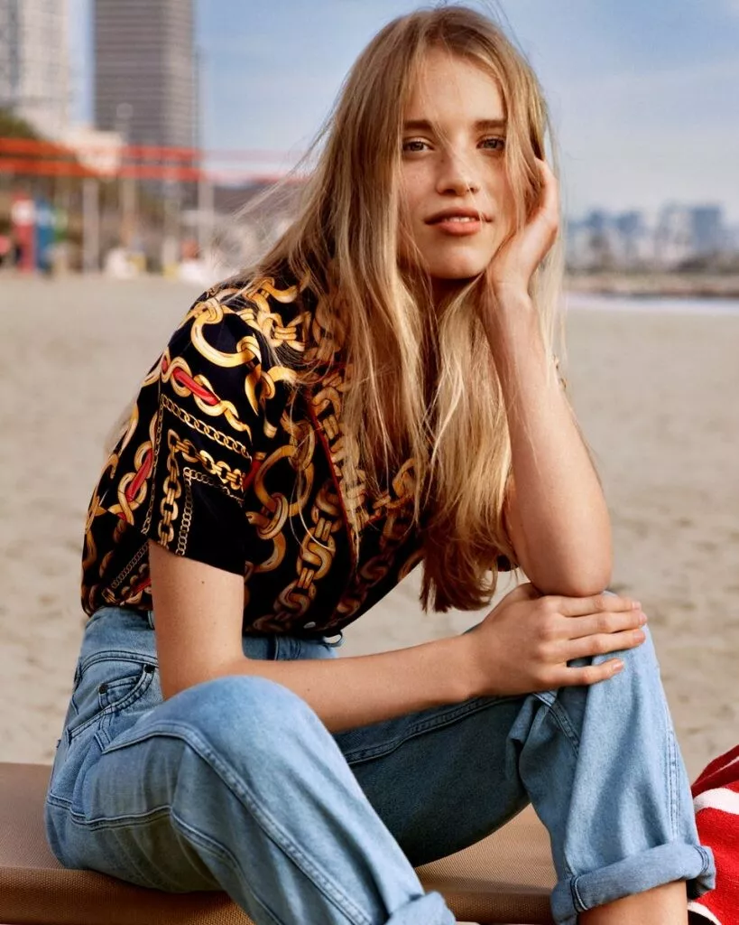 Rebecca Leigh Longendyke posted by Breathlessbeauty