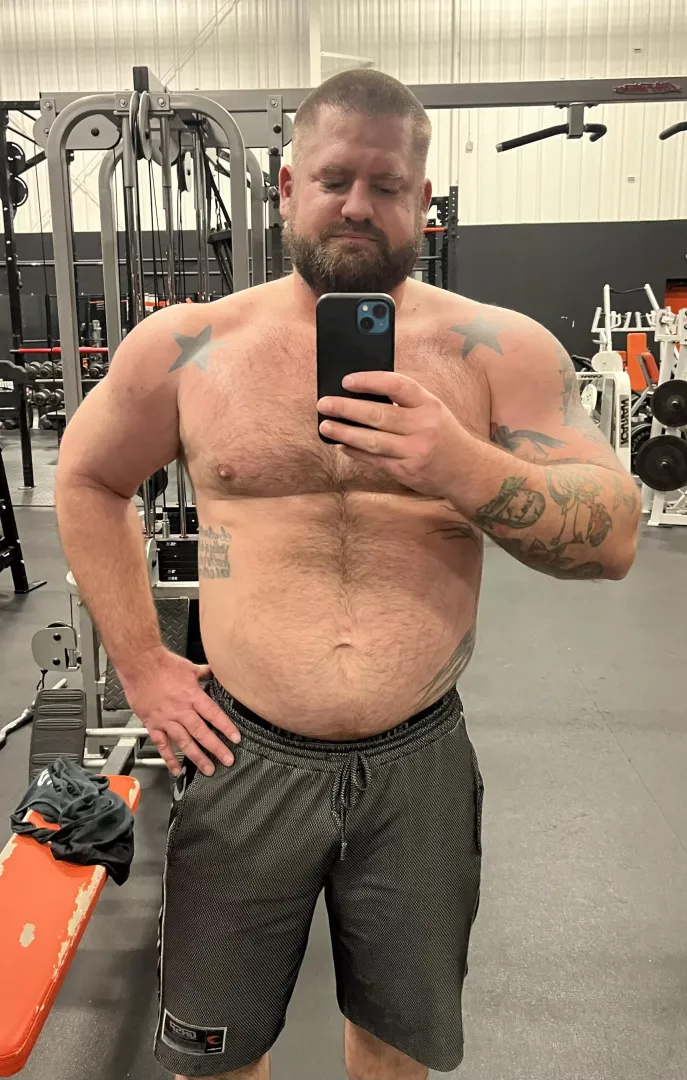 Shoulder veins are finally starting to show posted by Deepercheeks