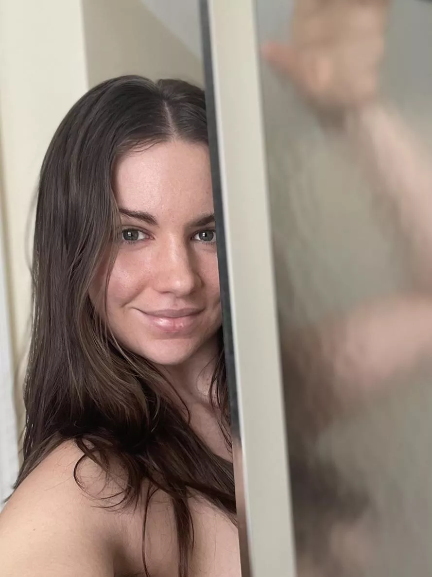 Shower time [F] posted by shibahuskymom