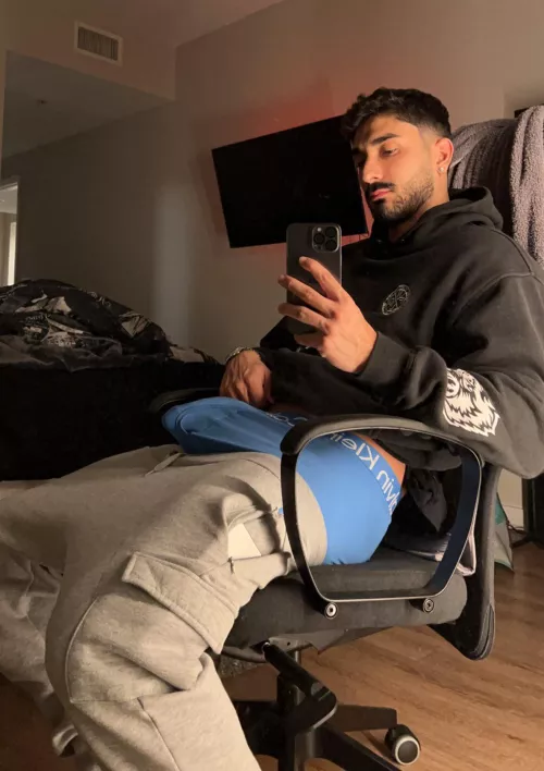 sit on my lap ;) by EthanShreds