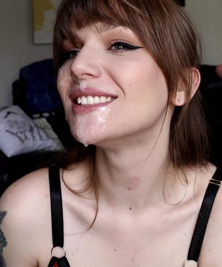 so fucking yummy 🤤💦 posted by Lillyoliver3