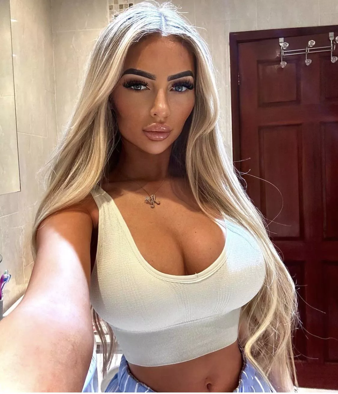 Stunning posted by BitOfaPervv