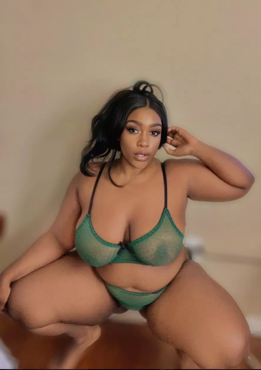 what can I do for u baby??👸🏾💚 posted by kennedydavisof