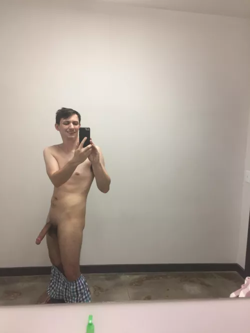 Who wants to have fun with my huge dick? Total bottom too 😉 by nickifuckedmyass