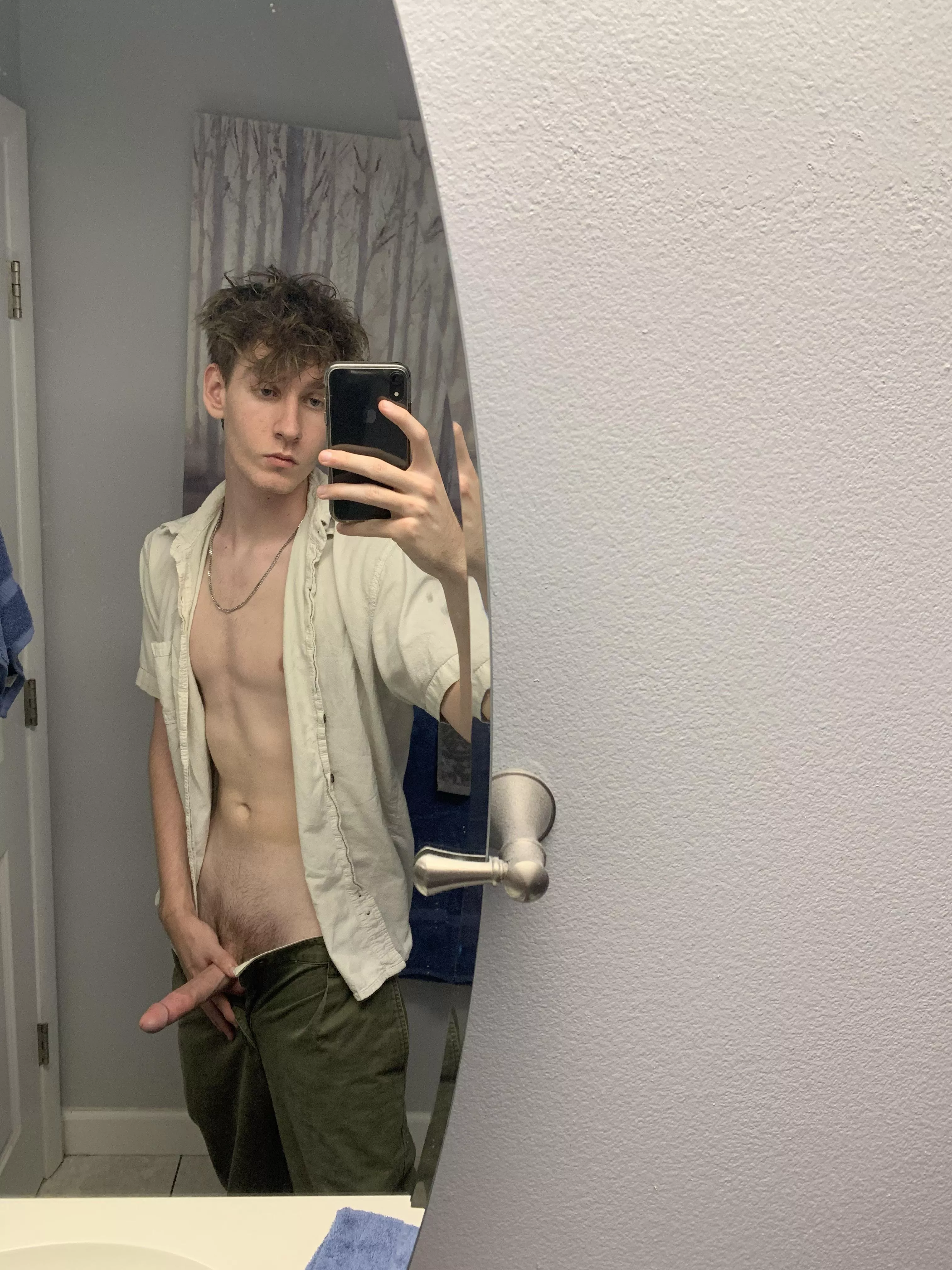 Who’s looking for a new 18 year old “best friend” posted by xvzj345