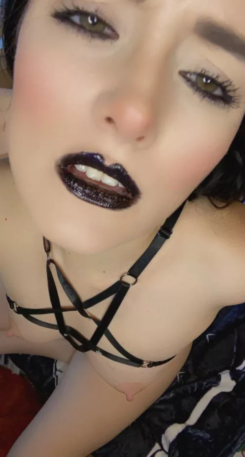 Wish I was sitting on a bearded face right now… 👅💦 let me cum all over you. by knotymaid