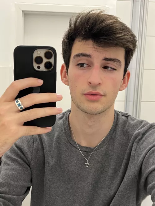 19 spanish handsome fit guy looking for same big d+ abs+ Hmu with pic @chsa03 on add by Accurate-Ad5118