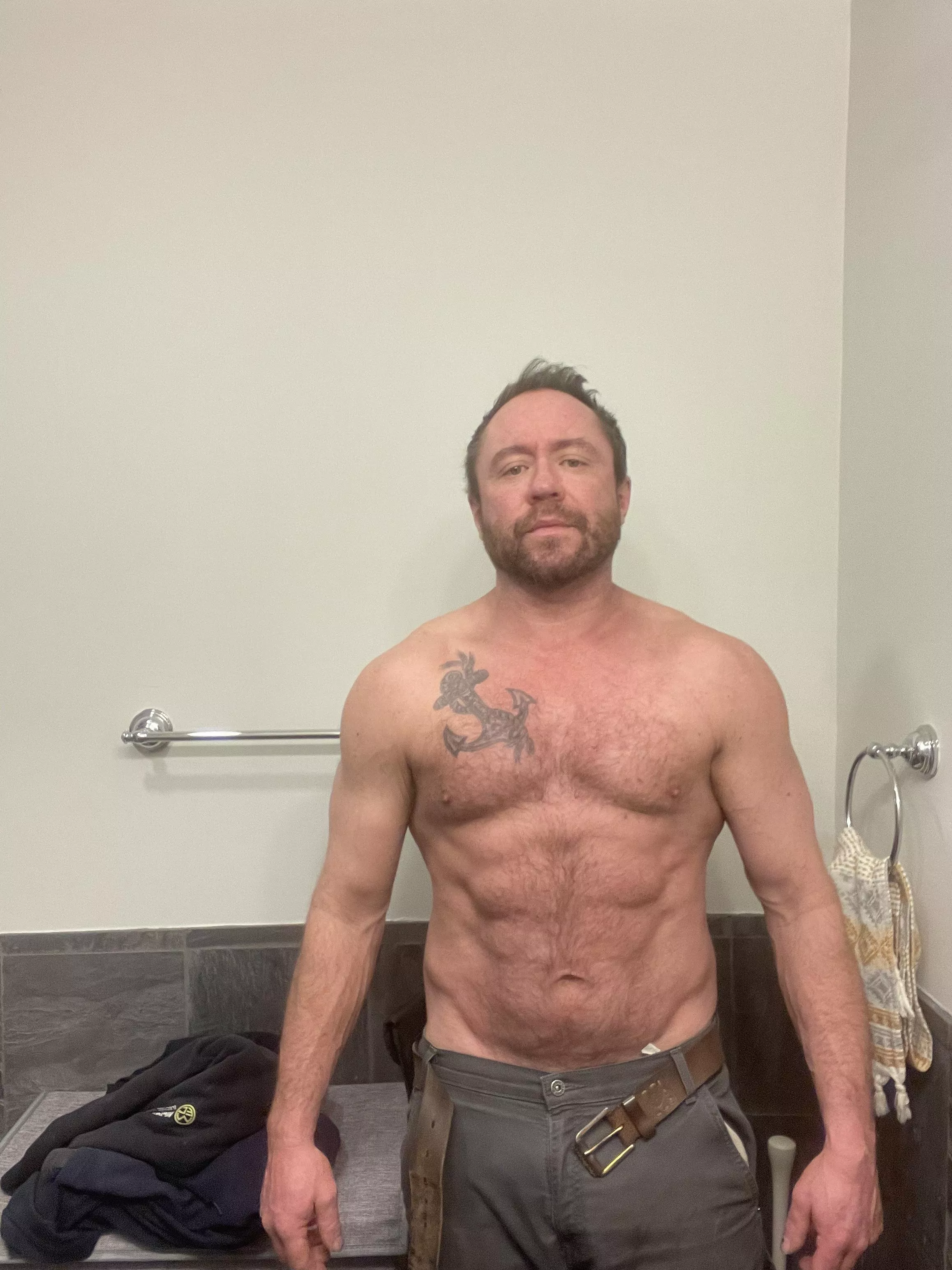 [43] help me get ready for work girls posted by Wrong-Ask4614