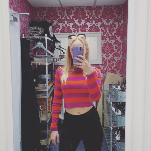 A little tease by angelinamae100