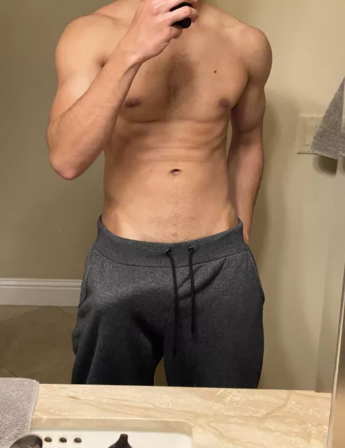 Another day, another bulge by thathungdude99