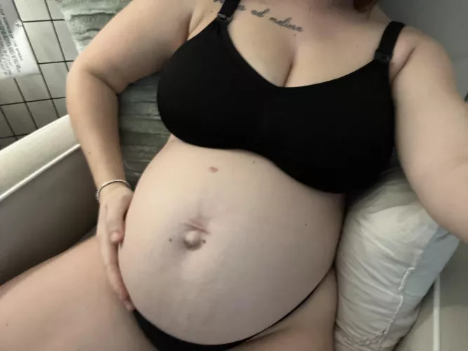 Come rub oil on my belly by petitepeachyx