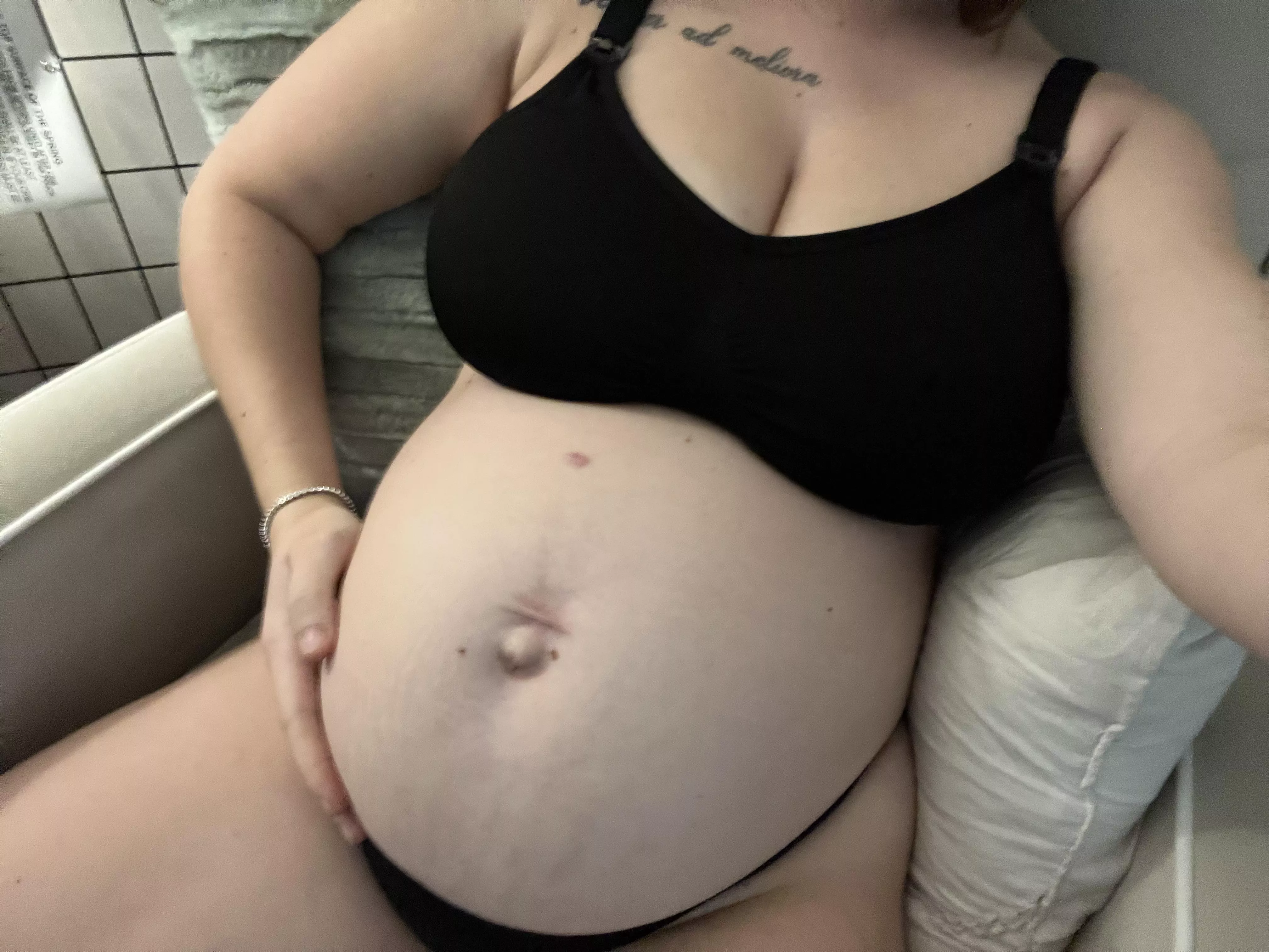 Come rub oil on my belly posted by petitepeachyx