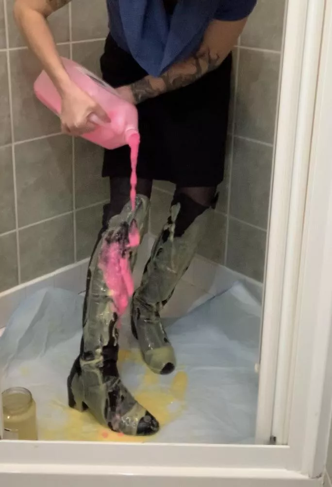 Custard, hot pink gunge & long boots! posted by calypsojunequeen