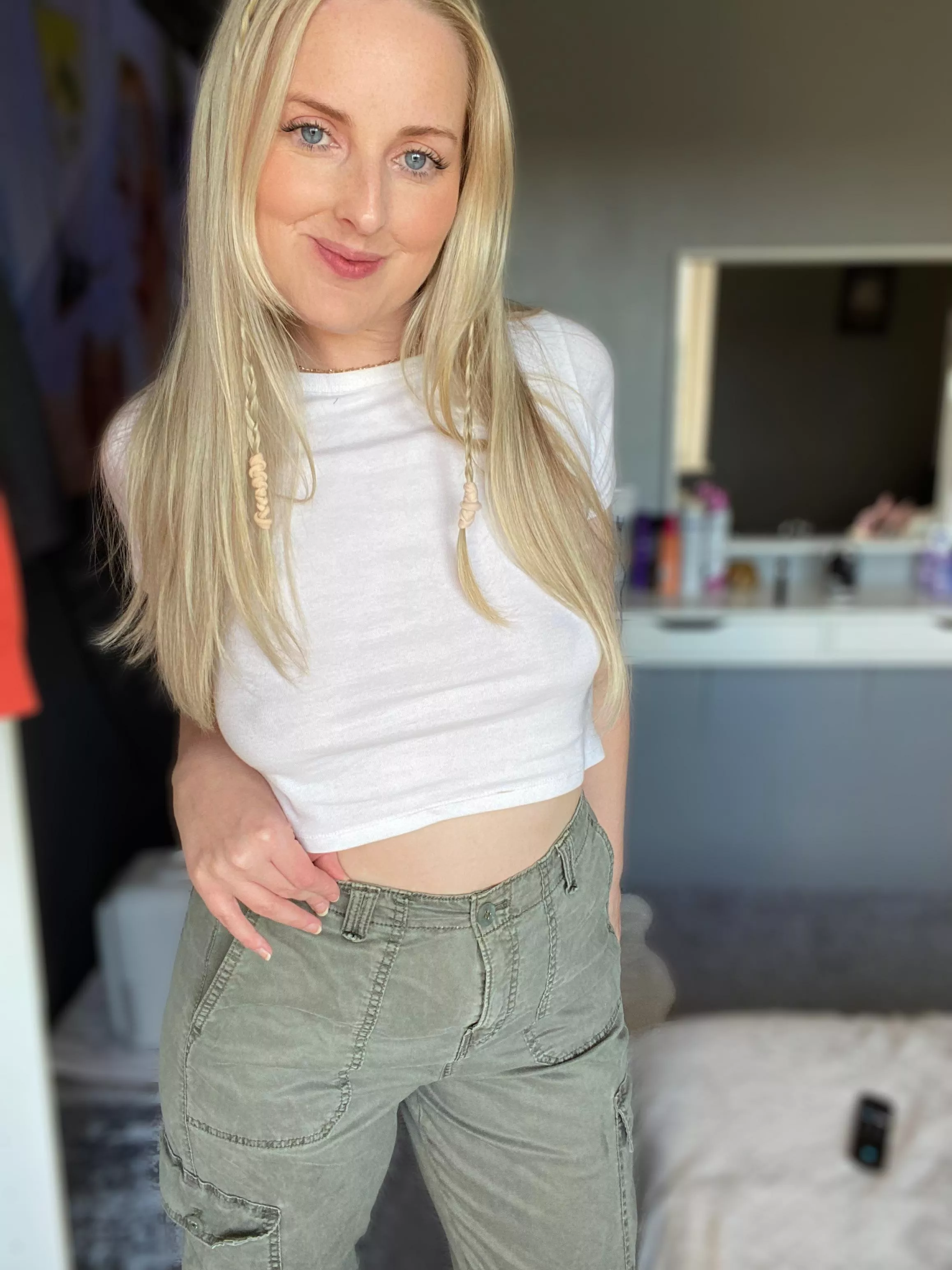 Delivery guy was staring :) posted by Aria_Sophie