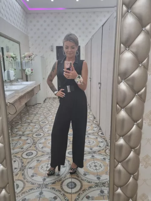 Do I look classy? by Beautiful-Spare8090