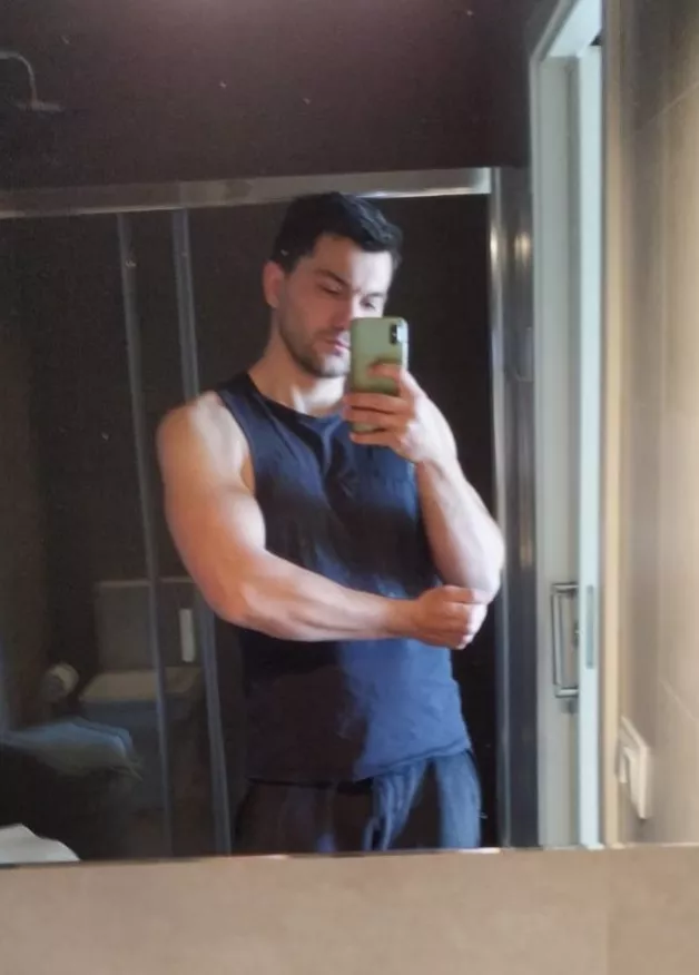 Do you think forearms are sexy? posted by David_wildbro