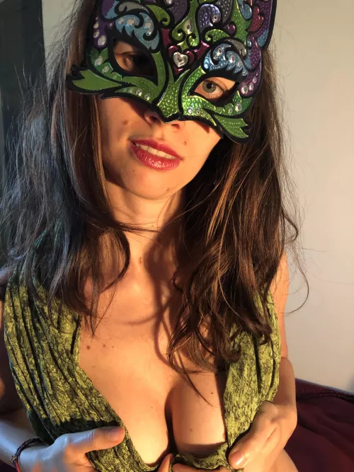 Ehm ... I'm embarrassed .... that's too much for man's eyes, I'm sorry. by Gipsyblu