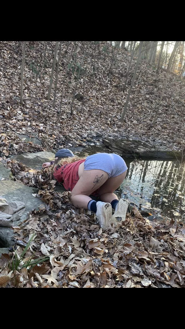 Face down ass up in the dirt waiting for you.. 19f posted by Sintiluturn