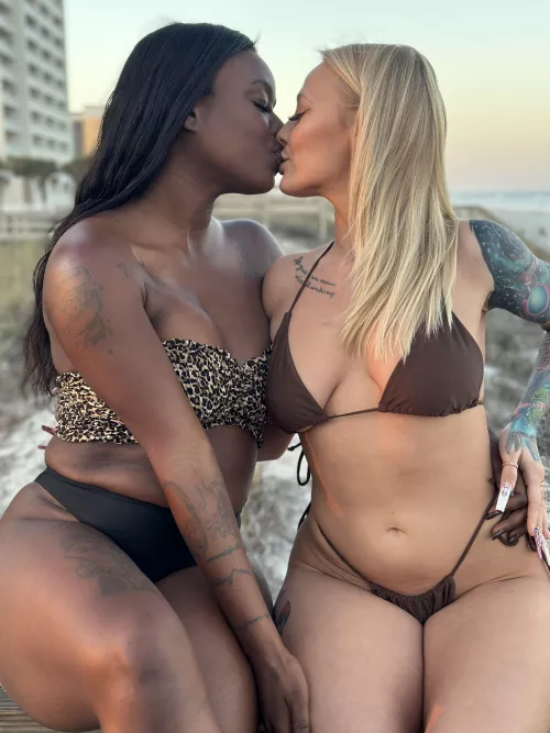 Fell in love at the beach by rainaterra_