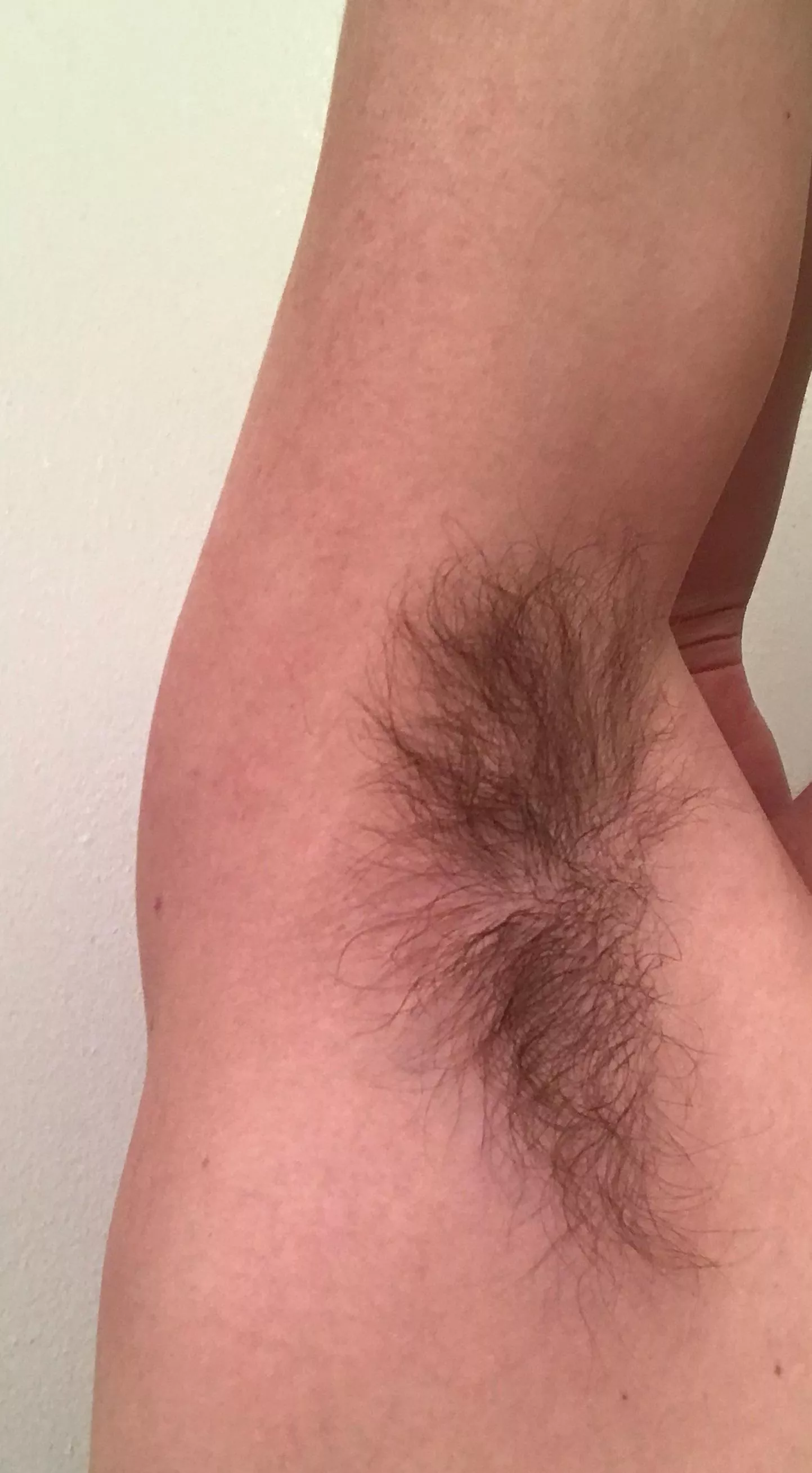 Freshly woken up pits👃🏻👅 posted by abraca_danielle