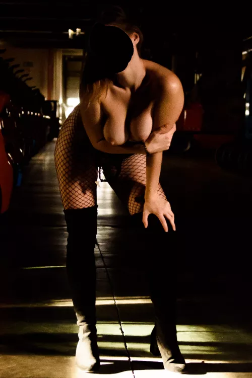 Garage (f) by Miss_JK90