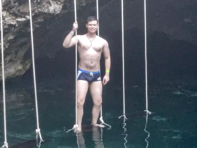 Got shy and deleted all my photos a while ago. But I feel good about this one. Taken on holiday in Mexico 🇲🇽 🏳️‍🌈 by The_Ollicle