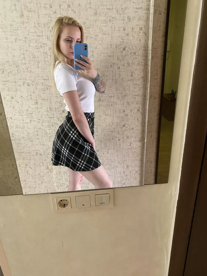 Hello. Do you like blondes? by Sexy_blondecat