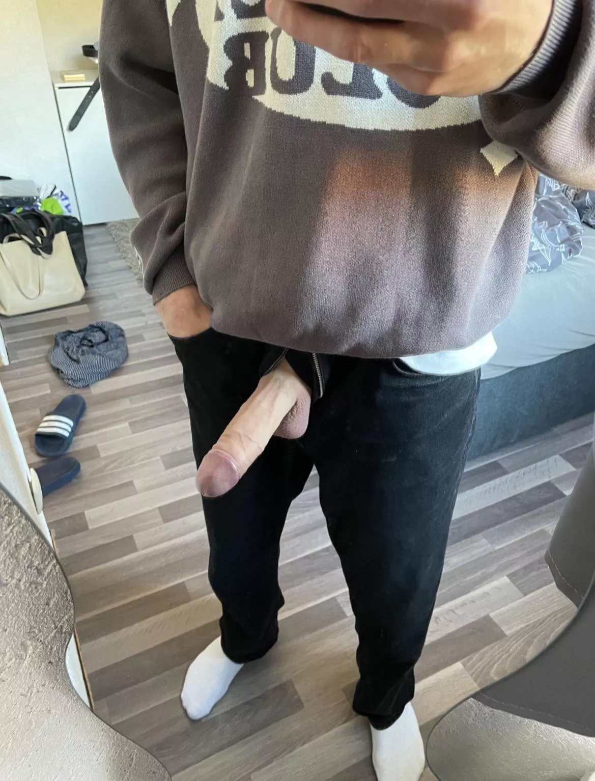 Hello i‘ the New neighbor :) posted by Feisty_Ad_6097