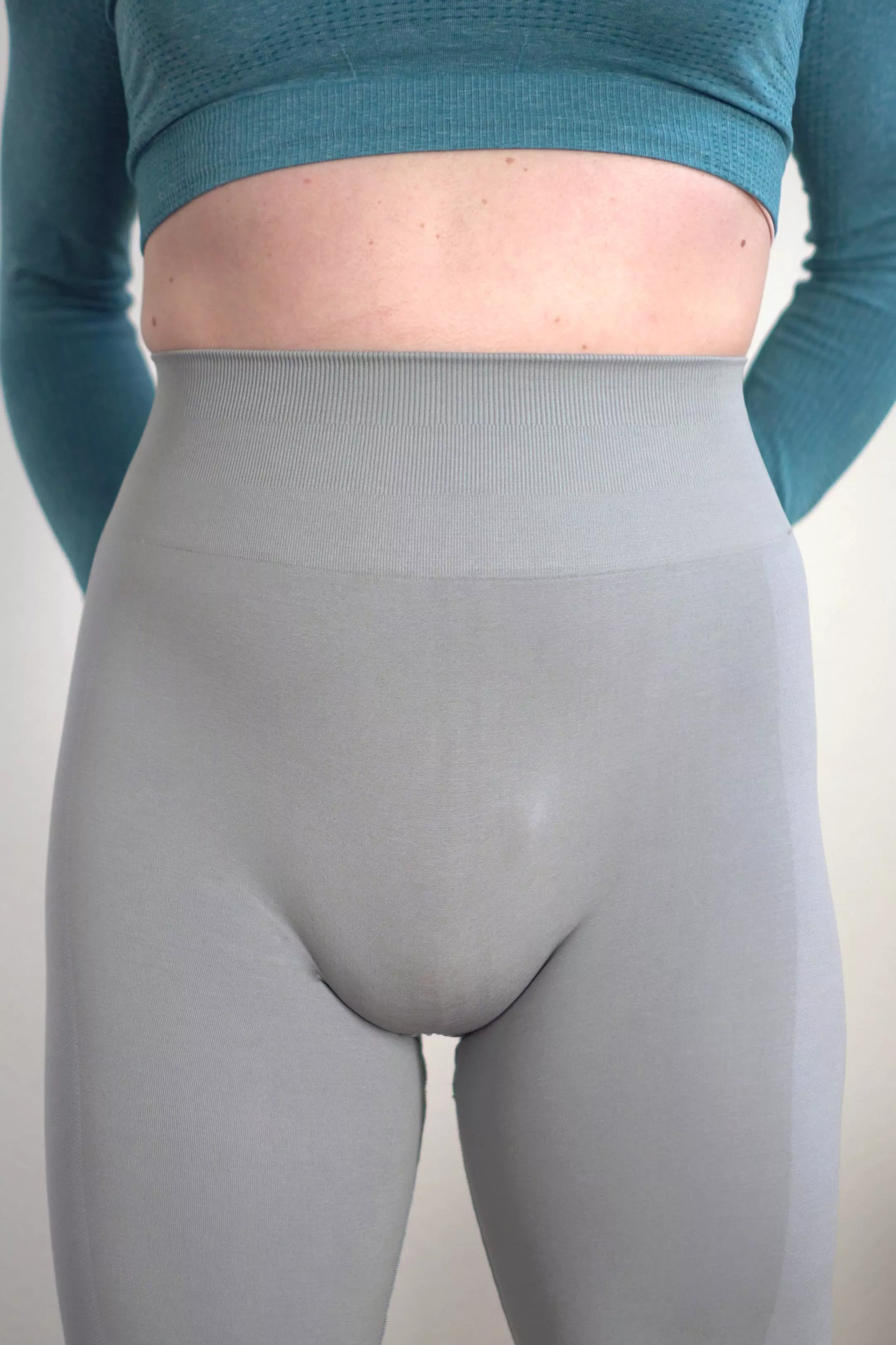 Horny at the Gym.. need somebody to touch my bulge.. 🥵 posted by Midwestolivia